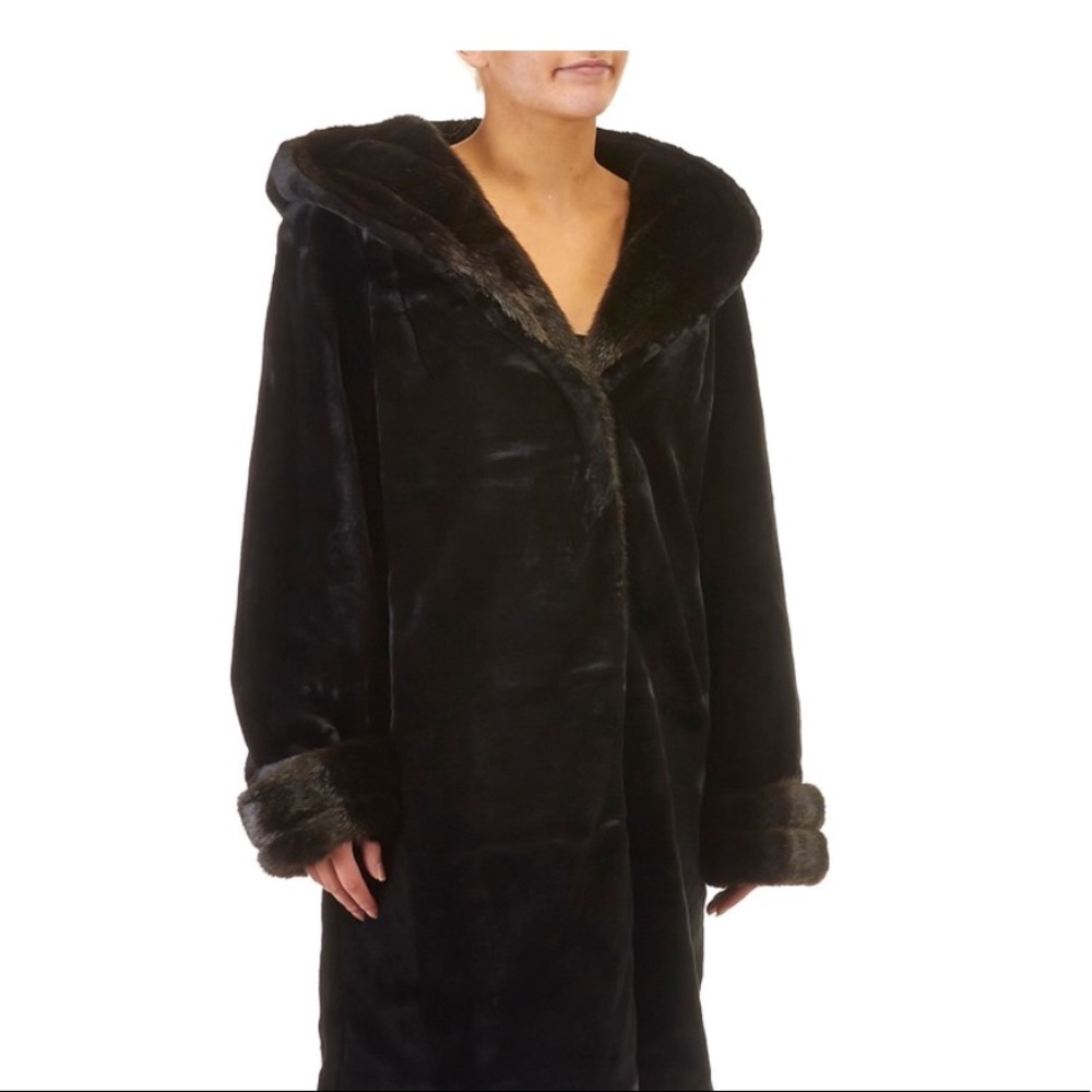 Faux Fur Black warm and elegant coat size SMALL/M